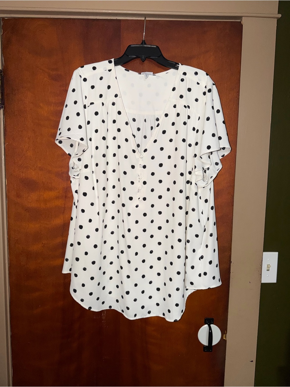 Women’s White Polka Dot Short Sleeve Blouse flutter sleeve